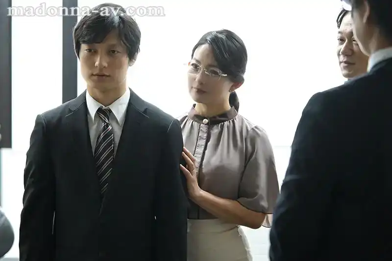 ROE-329 和公司總裁夫人的私欲中出之行 ~ 一色桃子的劇照10