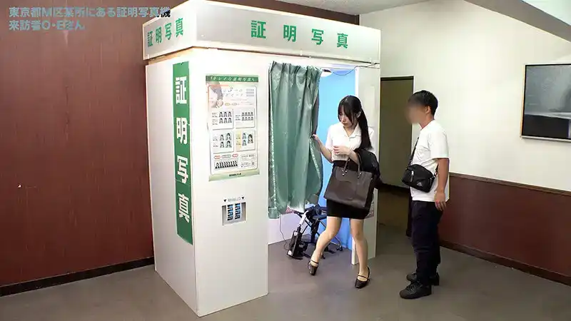 SGKI-038 據說在這裏拍的照片貼上就能絕對合格的活塞震動證件照機 穿着求職套裝的大學生無論被怎麼插都能保持笑臉 ~ 美園和花 九井珠奈緒 咲野瑞希 都月楓 尾崎惠梨香的劇照13