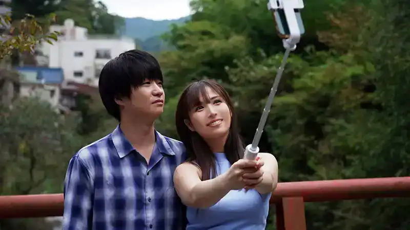 MKMP-623 上下濃密交纏，性器噴不停的愛液與潮水 粗俗情婦的溫泉中出偷情 ~ 南條彩的劇照18