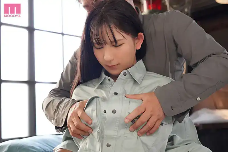 MIFD-604 新人出道！一脫驚豔全場！力量與美感完美融合的古銅色野性身材工地妹！！ 首次亮相 AV DEBUT ~ 滿島杏奈的劇照9