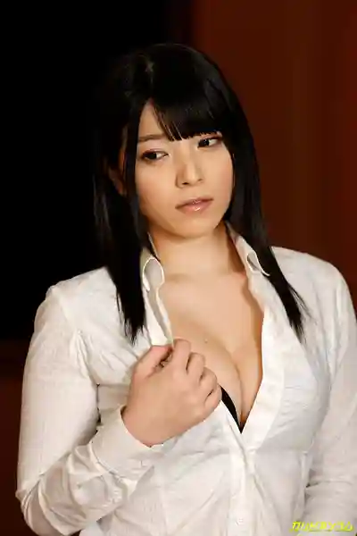 上原亞衣封面照片寫真