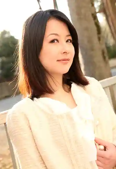 岩佐步美封面照片寫真