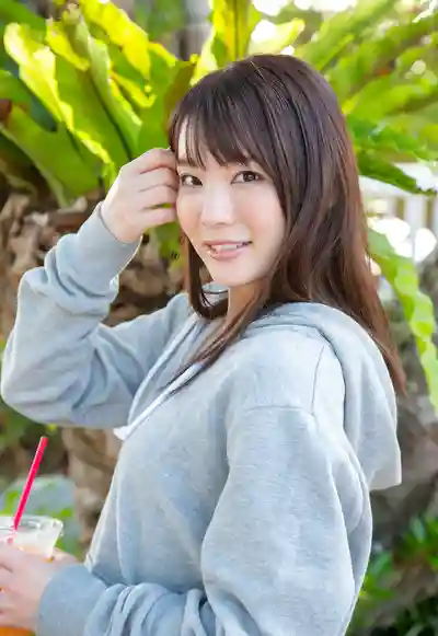 鈴村愛里封面照片寫真