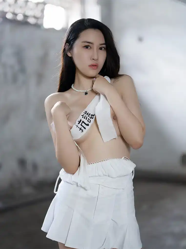 艾熙第3張寫真