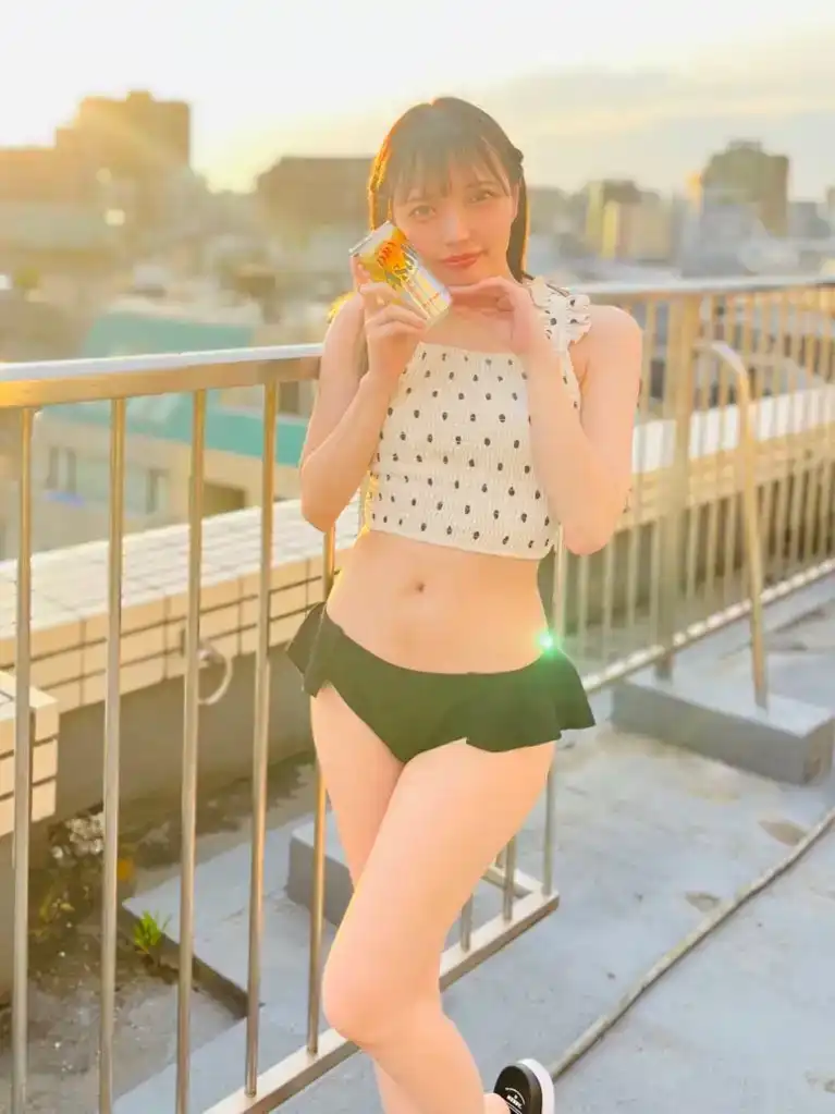 日向理名第2張寫真