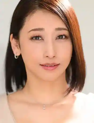 白峰郁美封面照片寫真