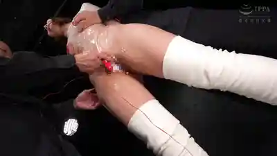 FSTU-006 騷氣長靴集團交尾亂交 美腿大奶妹被榨幹 ~ 夏川步美 的劇照8