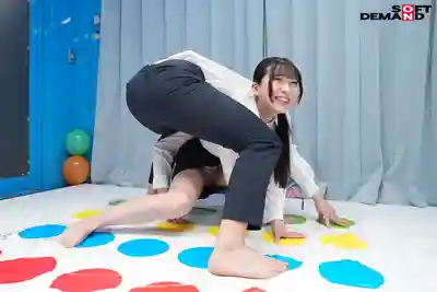 SDMM-196 魔鏡號！制服女子大生妹子爲了獎金脫光光玩滑溜溜潤滑遊戲！和同學貼身摩擦擦出火花直接羞恥開幹？ 的劇照15