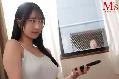 PFES-094 男人根本拒絕不了！對面房間的暴露狂小姐姐穿着超色情內衣勾引中年大叔 ~ 小野阪唯香 的劇照12