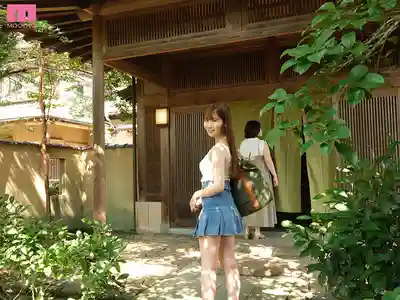 MIDA-106 用手搞不算偷吃吧？連住三晚旅館被女友妹妹的小惡魔手法撩到崩潰19次還被寝取 ~ 小野六花的劇照2