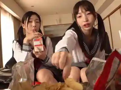 GVH-742 妹妹帶閨蜜來家過夜，趁父母不在被她們調教成M屬性小寵物 ~ 皆月光 冬愛琴音的劇照18