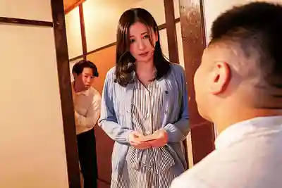 NGOD-266 為了兒子學費，溫柔媽媽淪為色狼們的玩具 ~ 月野ゆりね的劇照11