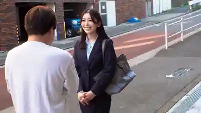 NGHJ-012 丸之內上班的美腿OL小姐姐們！教教童貞小哥哥如何用黑絲素股開葷吧！的劇照2