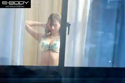 EBWH-219 剛來大城市就陷進去啦！對面房間的巨乳浪女每天換男人，我卻憋得要死 ~ 清宮仁愛 的劇照11