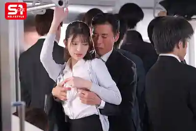 SONE-771 清純女大學生像網紅一樣誘人，癡漢忍不住在電車上瘋狂猥褻她，結果她說我的技術比他男友好多了 ~ 倉木華 的劇照6