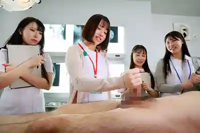 DVMM-251 轉生變成護理實訓人偶的班主任 被學生妹包圍全方位調戲的狂歡後宮 動不了但每天都爽到爆 ~ 斉藤帆夏 宮西光 赤名いと 雙葉麗奈 星仲ここみ 涼花くるみ的劇照14