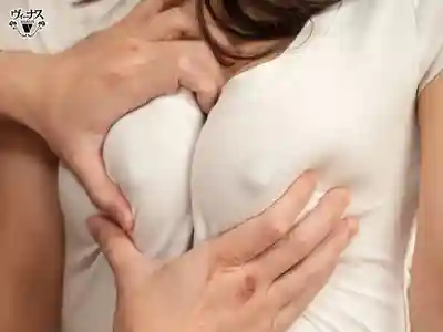 VENX-323 被無 bra 巨乳阿姨撩到受不了直接中出啦 ~ 若菜玲花的劇照13