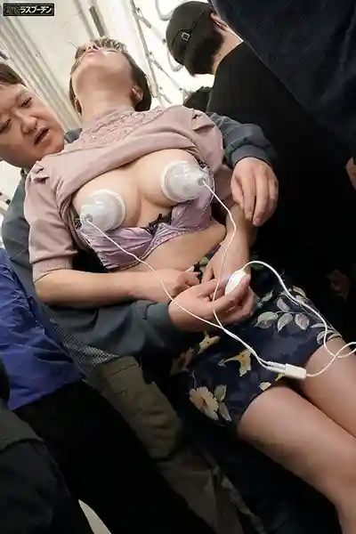 DRPT-090 滿員電車前後夾擊被調教乳首的巨乳正妹2 ~ 橘日向的劇照4