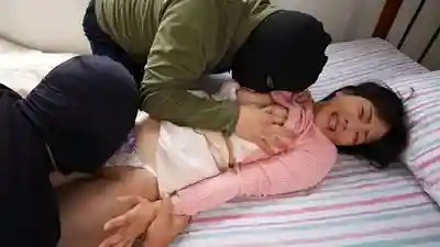 YMRK-046 獨居女大學生成獵物！鬼畜強迫團夥闖門中出輪奸 受害者M.K醬 ~ 小島美子 的劇照18