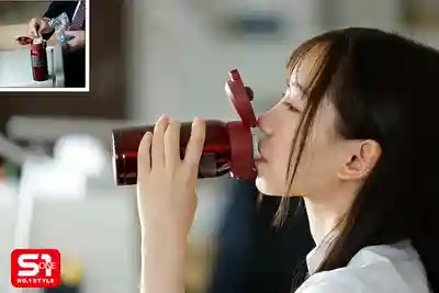 SONE-747 新人OL被噁心色狼上司偷偷下媚藥7天，出差當天慾望炸裂，饞到不行 ~ 三田真鈴的劇照2