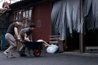 DASS-634 街頭醉倒被邋遢野男人下藥狂幹…中出隨便來！嗨翻升天高潮！絕對逃不掉成爲公共肉便器的命運 ~ 倉本菫 的劇照7