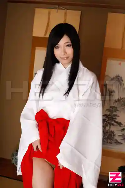 HEYZO-0217 新年驅邪大作戰！超萌巫女的龜頭秘術~ 前田陽菜的劇照5
