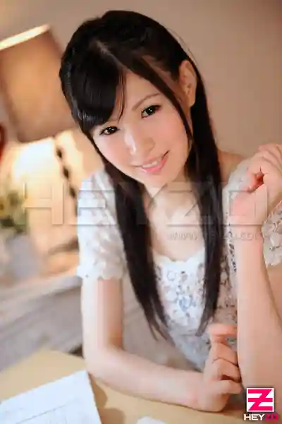 HEYZO-0208 模特系清純妹子課間也忍不住要爽一波！~ 小泉のぞみ的劇照1