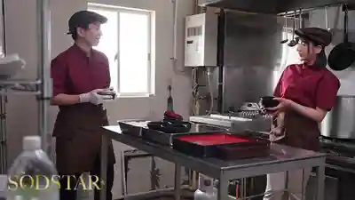 START-345 牛丼連鎖店打工的隱藏極品射材的人妻 與兼職學生小鮮肉無套激情不倫啪啪SEX ~ 夏目響 的劇照19