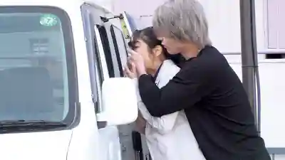 HRSM-100 快遞小妹被強拉進門無情開搞 ～ 前乃菜々 皆瀨明裏 月見若葉 末広純 的劇照4
