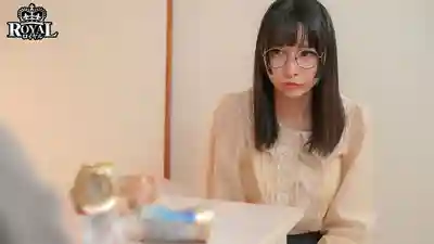 ROYD-247 國王遊戲拉近距離，隱藏騷氣的平凡大奶妹子一泊兩日甜蜜中出激戰 ~ 雛乃ゆな的劇照9