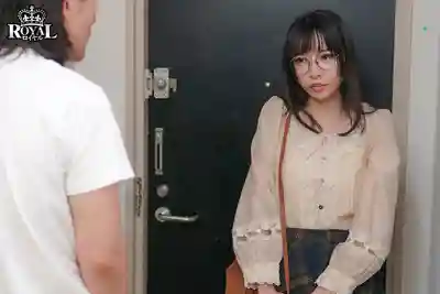 ROYD-247 國王遊戲拉近距離，隱藏騷氣的平凡大奶妹子一泊兩日甜蜜中出激戰 ~ 雛乃ゆな的劇照4