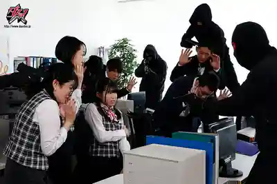 DASS-683 銀行劫匪理性喪失輪奸狂虐我那令人垂涎的巨乳妻 ~ 八森若菜 的劇照10