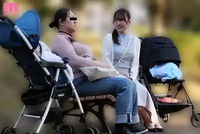 MIDA-140 偷襲隔壁巨乳人妻的產後初體驗，推著嬰兒車還敢瞧不起我，直接幹到她抽搐噴水 ~ 堀田真央的劇照4