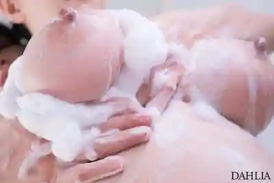 DLDSS-406 I罩杯爆乳無意識流出 女友姐姐胸部太兇猛理智崩潰忍不住狂舔猛幹 ~ 朝海汐的劇照5