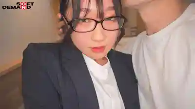 MOGI-141 新人出道！絕對不能讓公司知道的祕密 素人限界初攝 450萬獎學金壓力下的新卒小妹 平凡外表下藏着超肉感漫畫身材  AV DEBUT ~ 佐藤白花 的劇照10