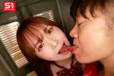 SONE-796 狹窄空間勾引男人貼身痴女調教的肉食系姐姐 ~ Miru的劇照5