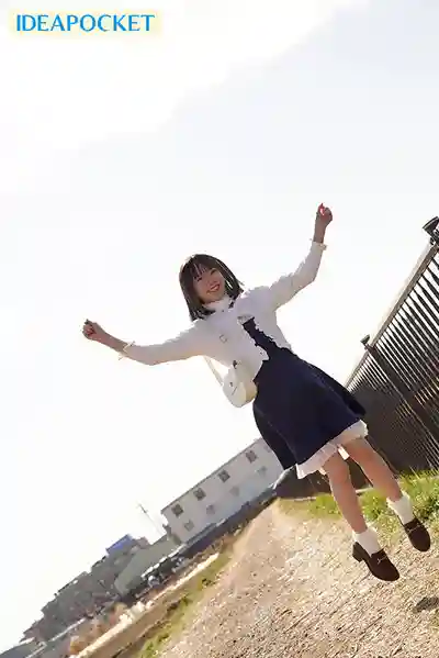 IPZZ-615 外表蘿莉內心騷浪的小只馬女教師，把學生們全都調教成蘿莉控！ ~ 日向由奈  的劇照13
