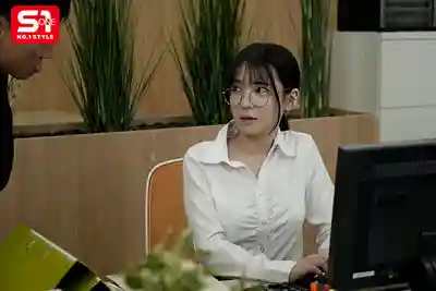 SONE-753 靦腆新人女職員出差相部屋後秒變超淫蕩小妖精，榨到精液都透明了 ~ 乃阪日和 的劇照8