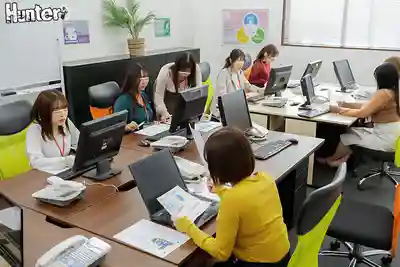 HUNTC-402 午休時間我的大屌被女同事排隊搶着用！2 ~ 小野阪唯香 岡本莉裏 深月芽衣 二宮桃 足立友梨 愛瀬優裏 星仲ここみ 的劇照15