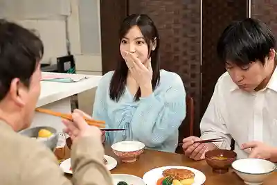 NACR-981 和弟妹的裸體攝影會 被鏡頭偷窺身體的快感讓我上癮 ~ 吉澤友貴 的劇照15