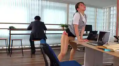 DOKS-641 辦公室裡偷偷喘氣，慾求不滿OL的絲襪角自慰 ~ 末広純 福田もも 美泉咲 和久井美兎 幾田真知的劇照19