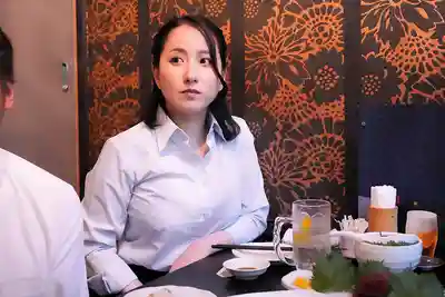 DANDY-899 路人忍不住多看一眼！微醺人妻上司街頭猝不及防熱吻點燃欲火，偷情癮根本停不下來 ~ 本田桃 優梨舞奈 水川かえで 的劇照16