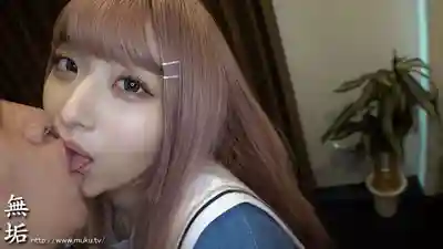 MUCD-331 清楚系地雷系美少女！瞬間變身超淫蕩小妖精，爽到炸的性愛，頂級素人裏垢妹子6人4小時 ~ 神野藍 琴石夢 前田美波 小島美子 皆月光 有馬美玖 的劇照9