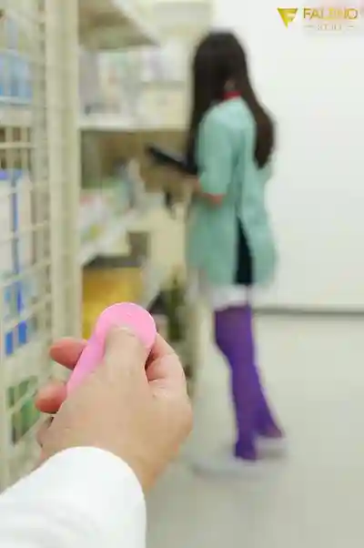 FNS-042 穿着超辣內衣上班偷拍SNS騷視頻，男人蜂擁而至小穴沒空休息的人氣便利店打工妹 ~ 與田鈴 的劇照5