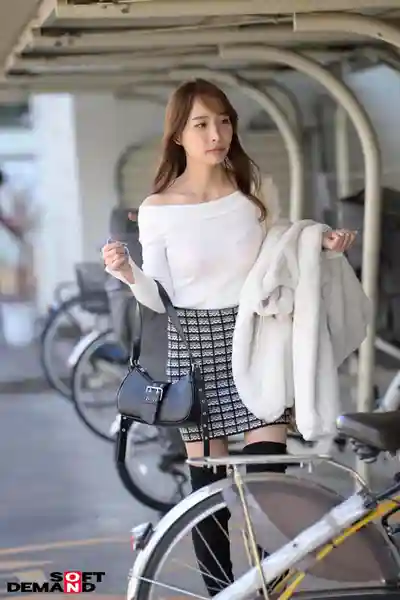SDAM-142 潮女辣媽被尾行輪幹顏面射精 46發  的劇照3