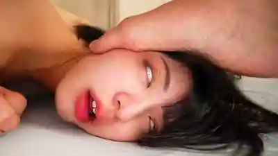 YMRK-050 獨居女大學生成目標，鬼畜尾行團夥闖入家中強制中出 ~ 虹村由美 的劇照11