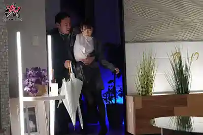DASS-713 出差遇暴雨 討厭的上司面前醉倒 意外相部屋 瘋狂纏綿汗水淋漓中出不停 ~ 天羽梨梨花 的劇照10