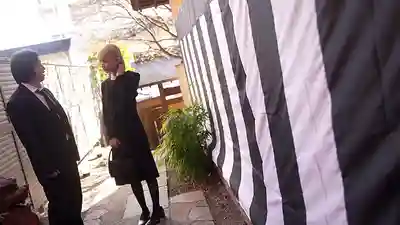 REAL-924 金發喪服辣妹在死去男友的祭奠法事上太顯眼了，被灌醉後慘遭羣狼圍攻 ~ 希咲那奈 的劇照17