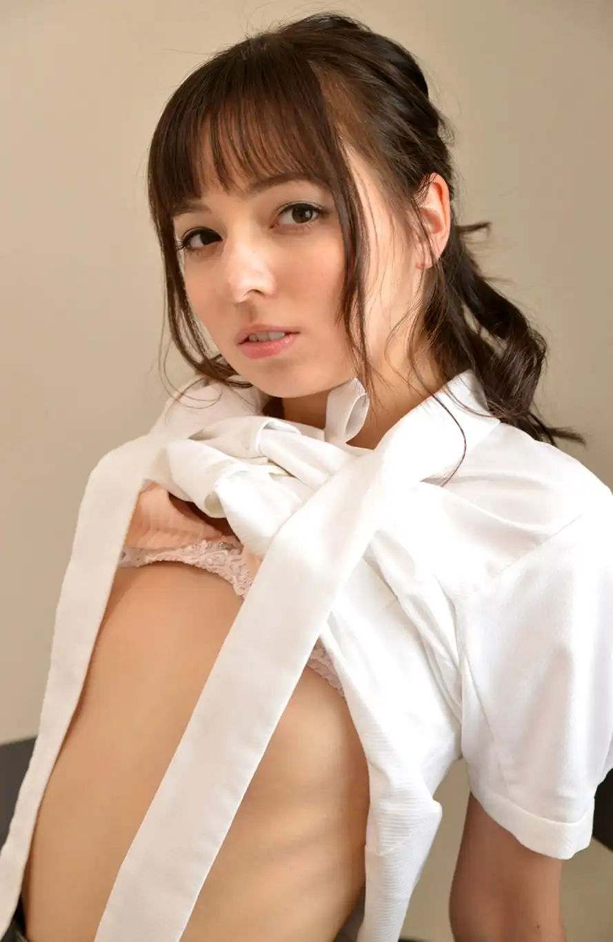 西田卡莉娜第376張寫真