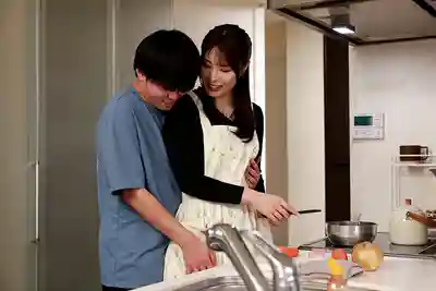 AKDL-336 男性幸福提升委員會 租個媽媽來寵你 家常菜混浴加色色服務 ~ 桂木春香 藤咲紫 乃南ゆい 小坂ひまり的劇照17